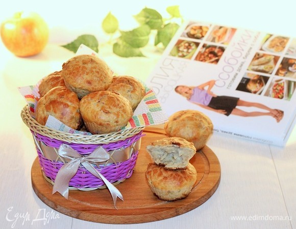 Выпекать маффины в разогретой духовке 35–40 минут.