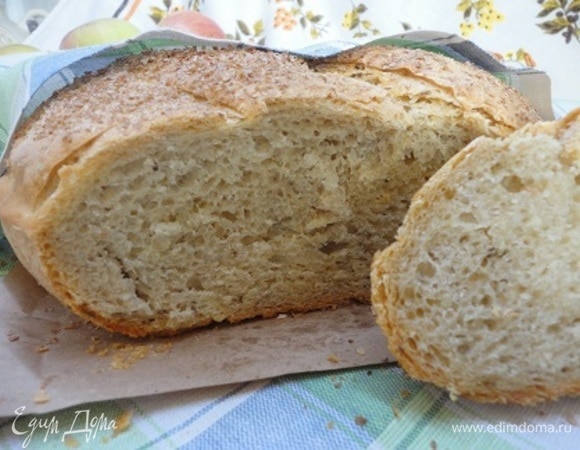 Готовый хлеб укрыть салфеткой до полного остывания.
