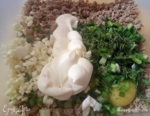 Добавьте майонез.