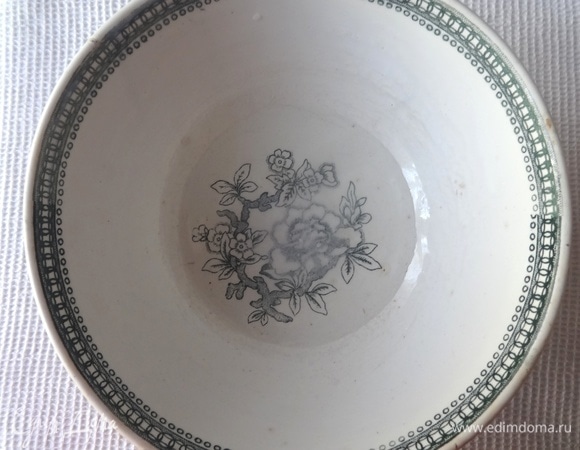 В остальной воде растворить соль.