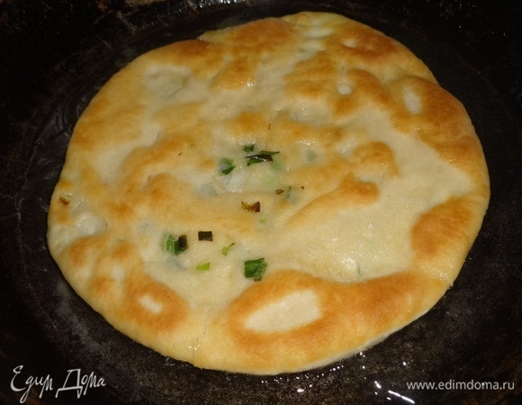 Затем перевернуть на другую сторону и обжарить.