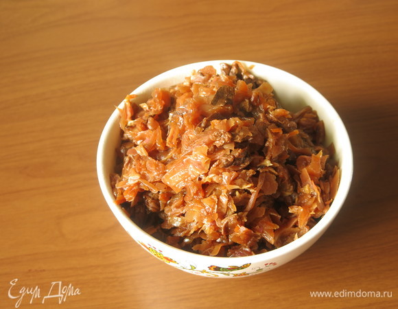 Подаем капусту теплой или остывшей как гарнир или основное блюдо.