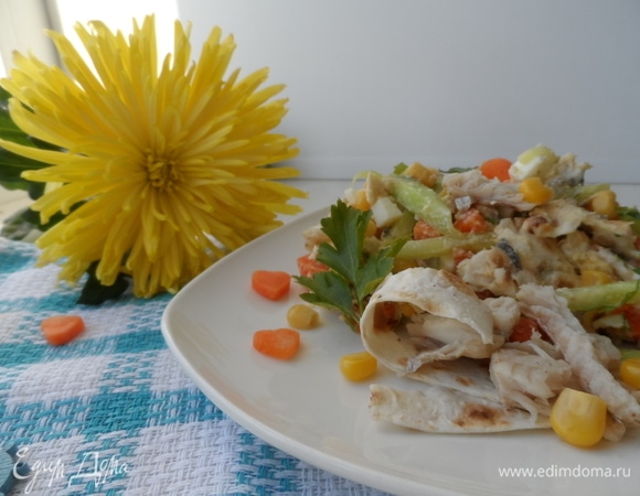 Украсить салат зеленью и сердечками из моркови. Все! Можно смело признаваться в любви! Неважно — до салата или после.