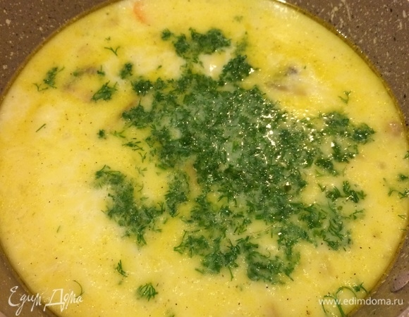 В конце добавить соль, черный перец, укроп, перемешать и снять с огня.