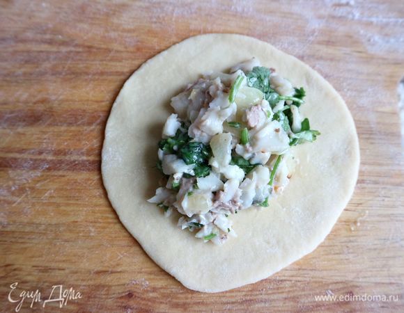 Положить начинку.