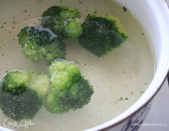 Варить не более 10 минут (учитывать величину соцветий). Я варила 5 минут, так как соцветия небольшие.