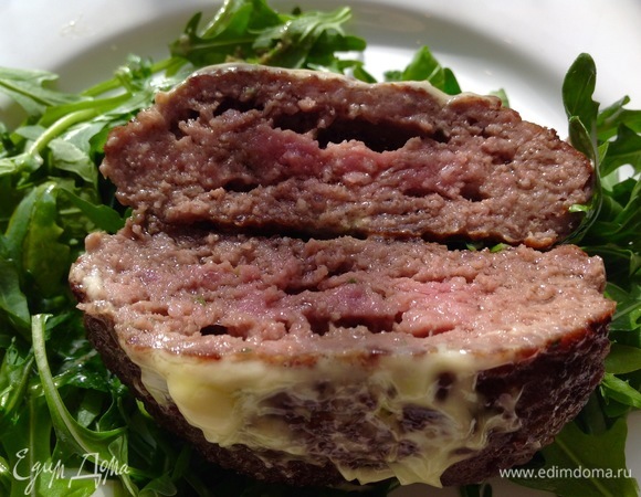 Вот так выглядит в разрезе. Очень сочные котлеты.