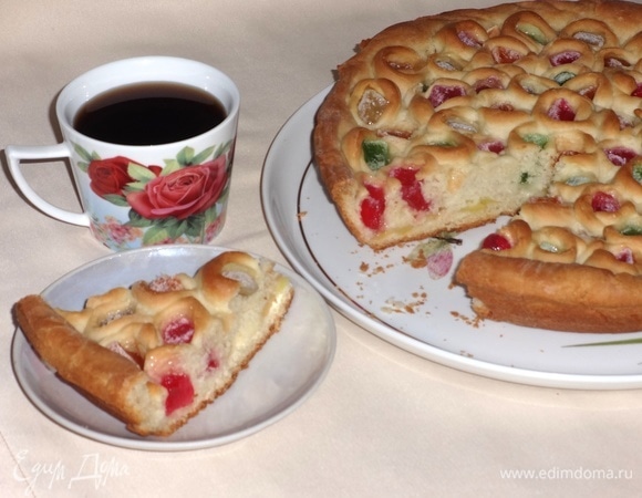 Разрезать пирог на порции и подать к чаю или кофе. Угощайтесь! Приятного аппетита!