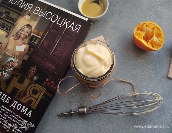 Майонез готов. Хранить в холодильнике. Если собираетесь хранить больше двух дней, влейте в майонез ложку холодной кипяченой воды и перемешайте.