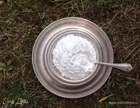 Сахарную пудру.