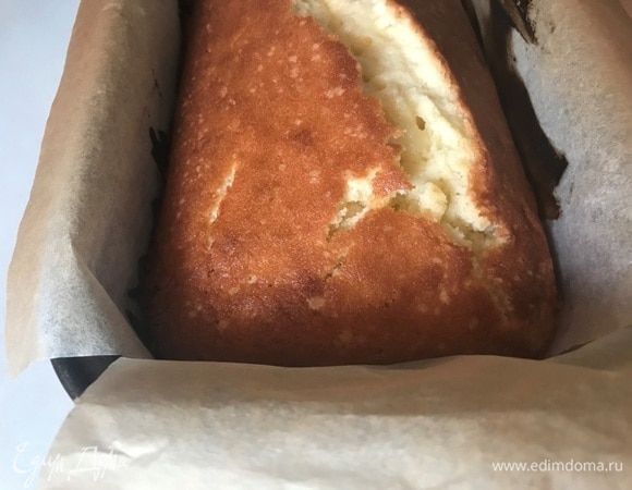 Через 30 минут достать кекс из духовки.