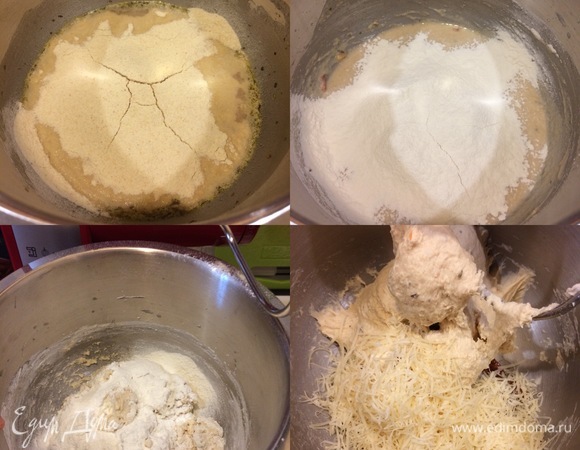 Сначала добавить семолину и хорошо перемешать, а затем начать постепенно добавлять муку и замесить тесто. Затем добавить натертый пармезан, нарезанные вяленые помидоры и хорошо вымесить тесто (руками — 10 минут, а планетарным миксером — 5 минут).