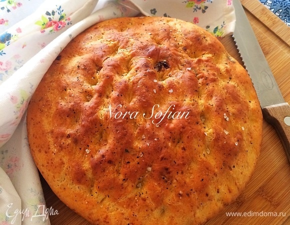 Готовую фокаччу достать и полностью остудить на решетке.