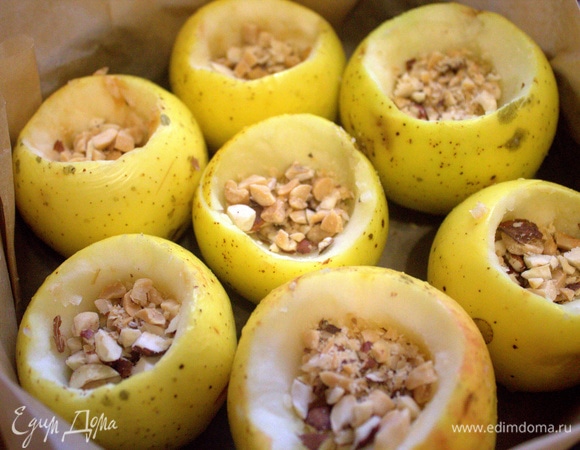 Засыпать орешками.