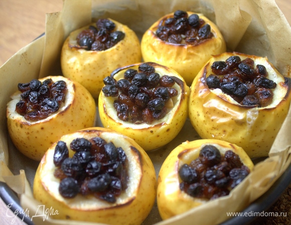 Запекаем яблоки до мягкости. Юлия рекомендует 1 час в духовке при 180°C. У меня электропечка, яблоки мелкие, поэтому были готовы через 25 минут при 200°C.