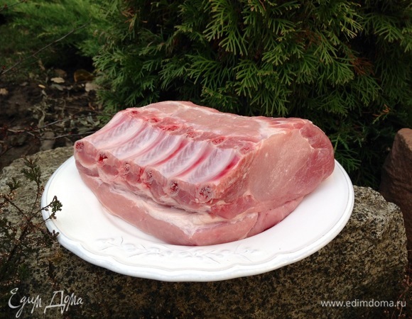 Свинину хорошо промыть, просушить бумажным полотенцем.