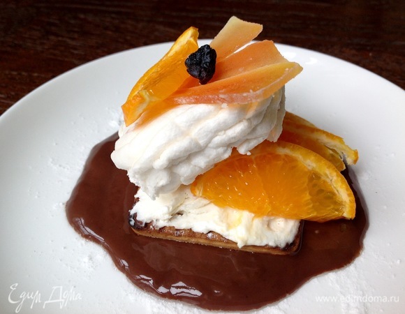 Затем положить зефир, сверху украсить цукатами. Приятного аппетита!