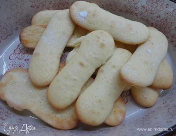 Печенье я пекла сама по рецепту с нашего сайта — https://www.edimdoma.ru/kulinarnaya_shkola/posts/20612-kak-prigotovit-pechenie-savoyardi.