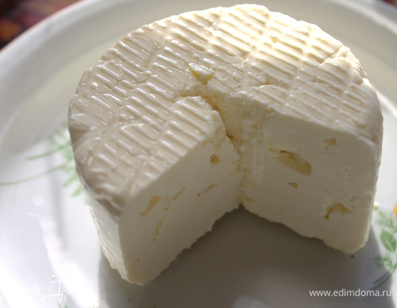 Натереть сыр. Юлия рекомендует любой полутвердый.