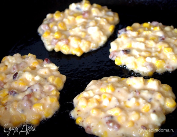 Жарить в сковороде после зажарки. По желанию подливать масло.