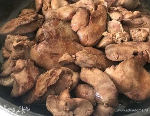 Печень должна стать золотистого цвета. Не пересушить!