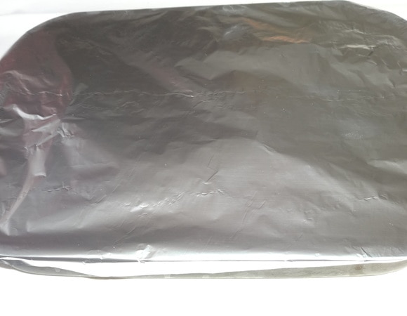 Закрыть форму фольгой и поставить в духовку, разогретую до 180°C, на 30–35 минут.