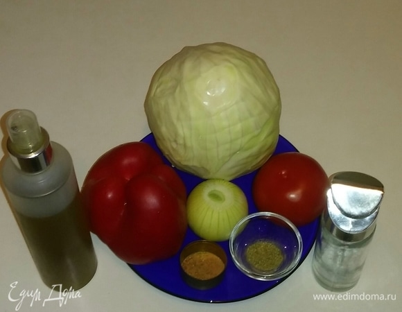 Вот ингредиенты, необходимые для приготовления этого салата. В перечне ингредиентов я указала приправу для салатов, вы можете использовать любую приправу, которая вам нравится. Сушеные хлопья помидоров я измельчила в мельнице до состояния порошка.