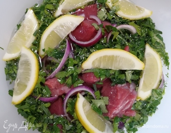 Залить мясо газированной минеральной водой.