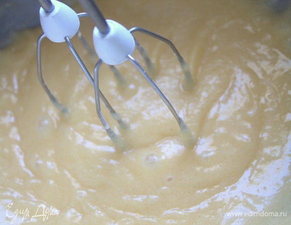 У меня ушло муки меньше, чем в оригинале (350 г). А может, я перебила состав.