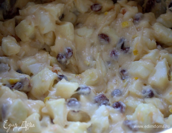 Перемешать. Как видите, получилось много начинки и мало теста.