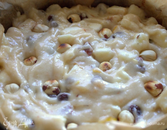 Сверху воткнуть обжаренный фундук.