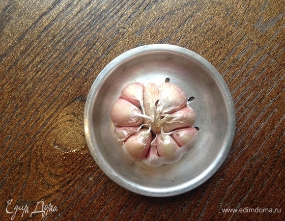 Чеснок очистить, нарезать.