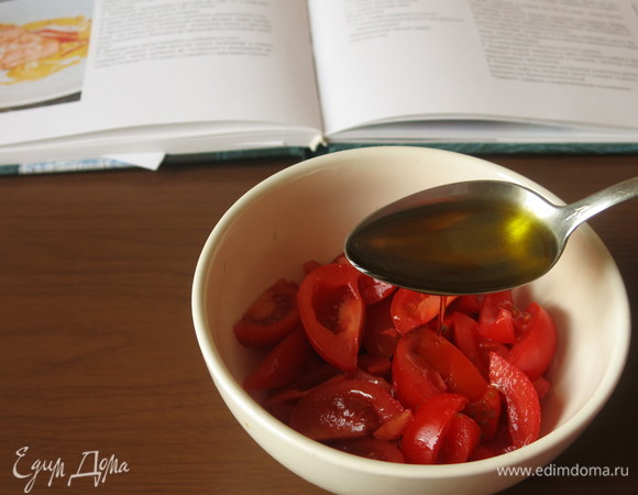 Наливаем ложку масла.