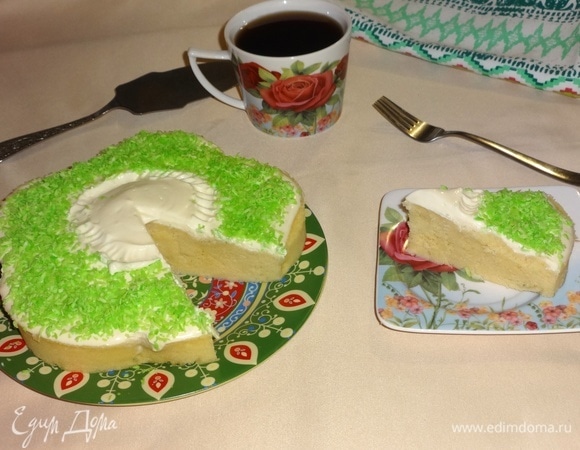 Разрезать пирог на порции и подать к чаю или кофе, какао, молоку. Угощайтесь! Приятного аппетита!