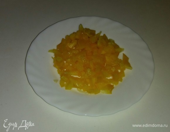 Перец режем кубиками.