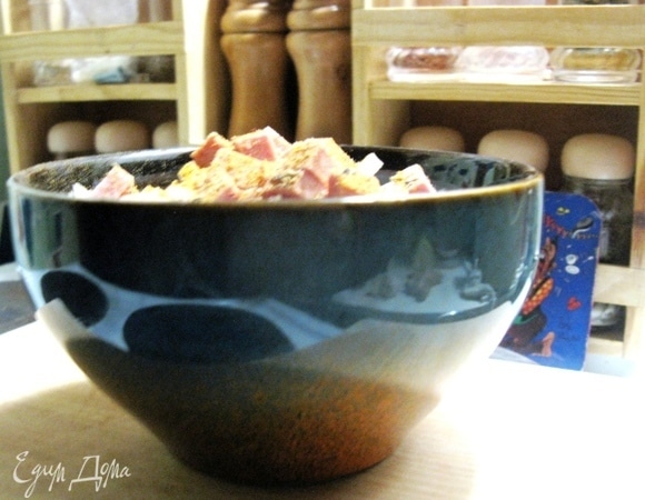 Важно: приправлять сладкими соусами лучше перед самой подачей, как и добавлять в салаты цитрусовые, потому как если постоит немного, даст горечь. Лично мне понравилось еще добавить грейпфрута немного, но это уже перед самой подачей и на любителя. Приятного аппетита.