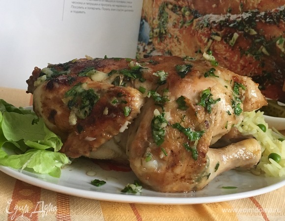 Зажаристый и ароматный цыпленок с чесночком.