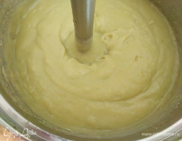 Пробить погружным блендером до состояния пюре.