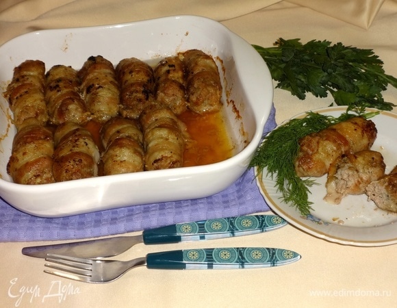 Готовые котлеты разложить по порциям. Подать с овощами, зеленью, любимым гарниром. Угощайтесь! Приятного аппетита!