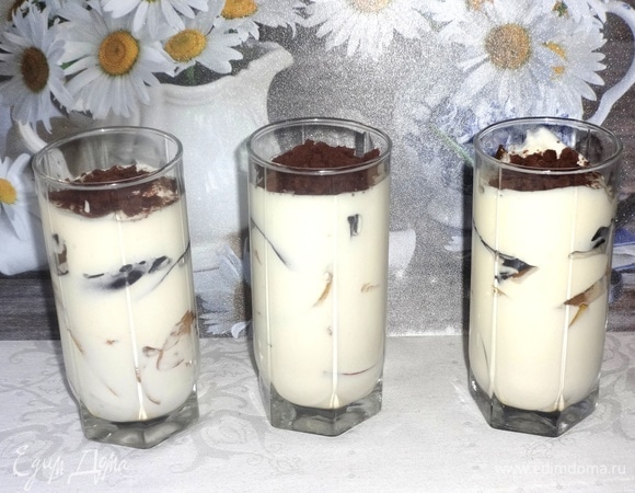 Подать творожно-сметанный десерт к столу. Угощайтесь! Приятного аппетита!