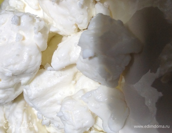 Хороший свежий творог кладу на тарелку.