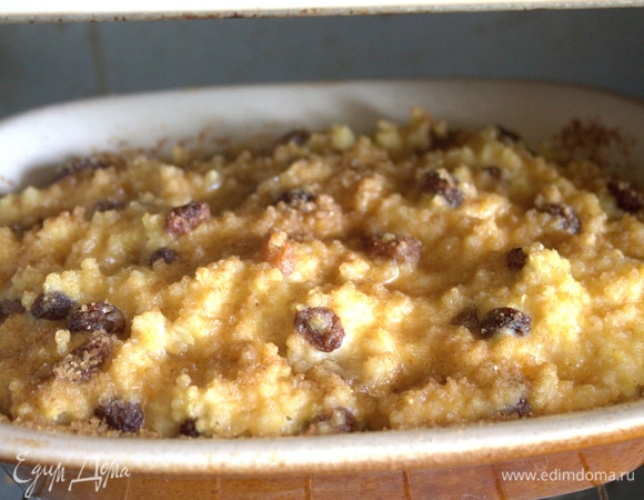 Посыпать верх каши и поставить в духовку на 15 минут. Я пекла в электропечке при 210°C.