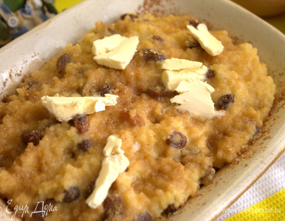 На готовую кашу нанести кусочки масла.