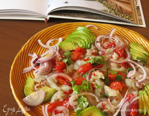 Заправляем соусом, перемешиваем.