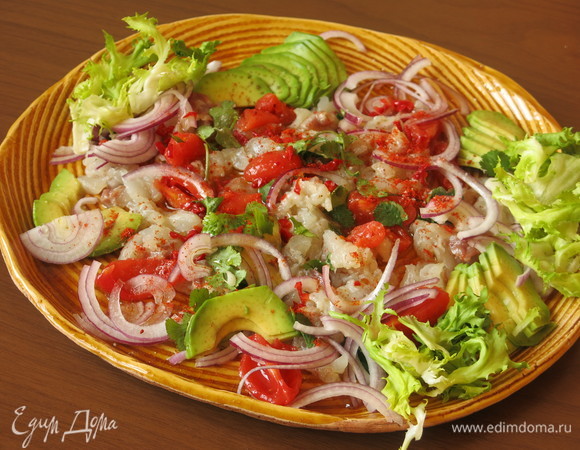 Посыпаем паприкой. Подаем с долькой лайма.