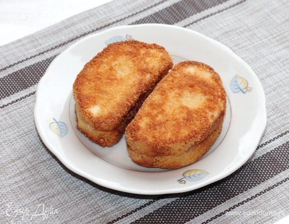 Обжаривать тосты по 2 минуты с каждой стороны, включая боковые.