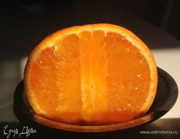 Выдавить сок апельсина.