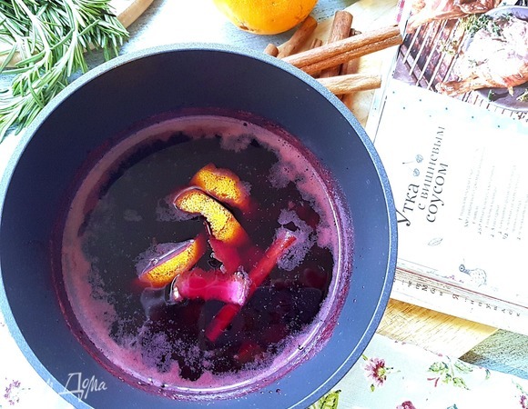 Ставим все на огонь и доводим до состояния соуса. У меня на это ушло примерно 25 минут.