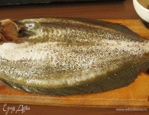 Обмазываем рыбу этой смесью.