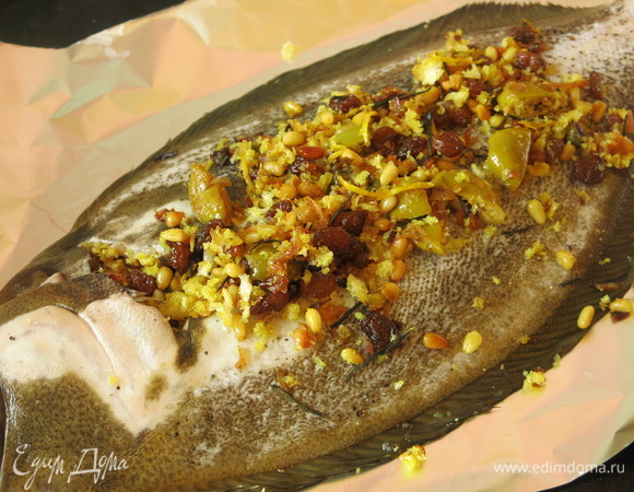 Выкладываем остатки начинки на рыбу.